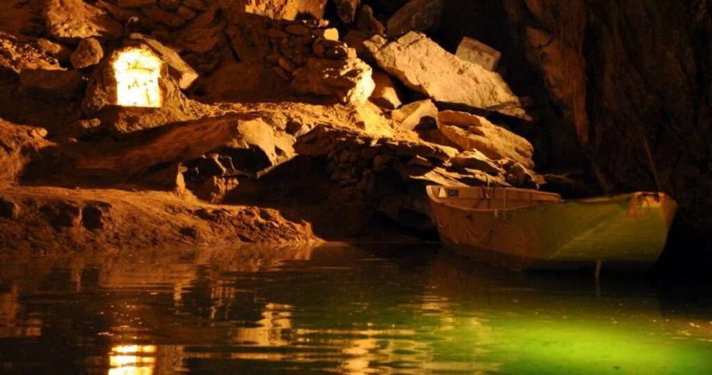 Saint-Léonard underground lake in Switzerland