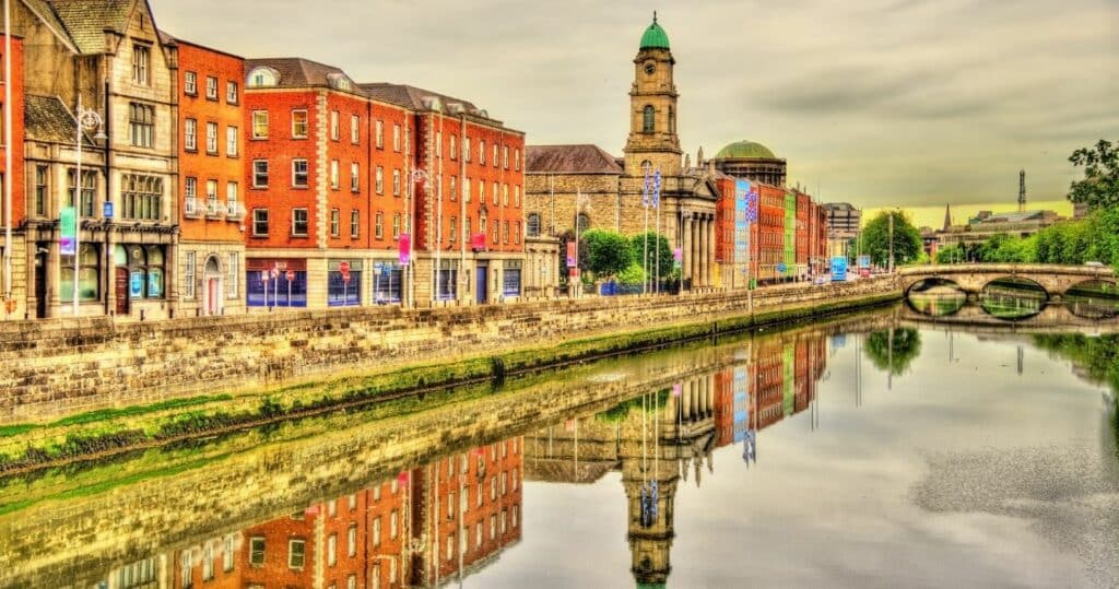 a bridge over a waterway in dublin, ireland