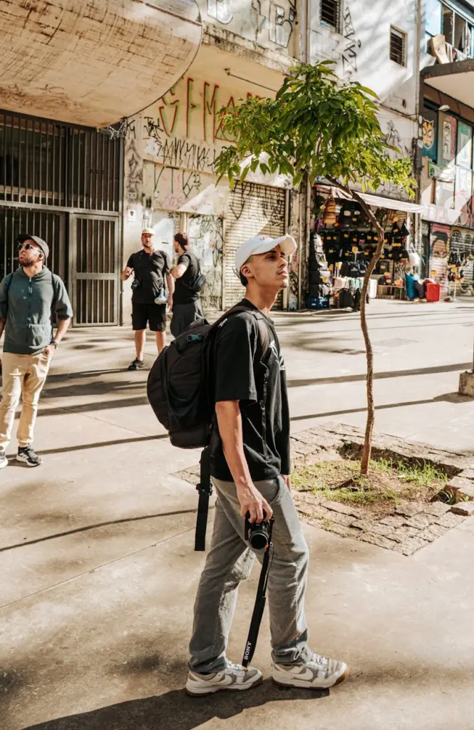 Street photographer captures vibrant São Paulo streetscape with urban art.