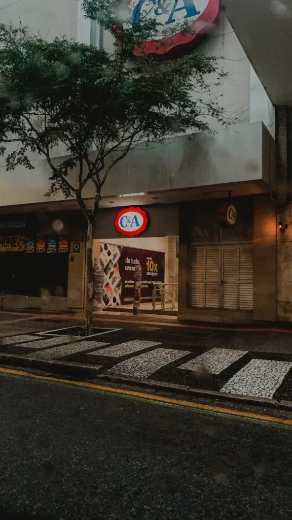 C&A store in Curitiba captured at night, featuring urban streets and a rainy atmosphere.