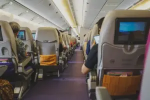 Passagens Aéreas Disparam 9% em Abril: Tarifa Média Atinge R$ 669,41 Apesar de Medidas do Governo