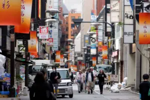 Guerra no Oriente Médio Despenca Moedas Asiáticas: Índia e Filipinas em Mínimas Históricas, Japão Gasta Bilhões