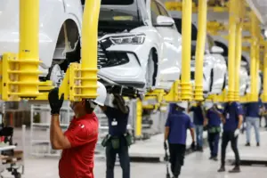 Confiança da Indústria Brasileira Dispara em Maio, Atingindo o Maior Nível em Um Ano com Sinais de Melhora e Cautela