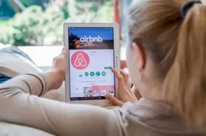 Airbnb Rumo ao “Super App” de Viagens: De Hospedagem a Carros, Mercados e Hotéis Boutique