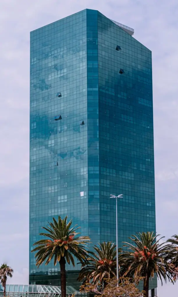 Contemporary high-rise building with reflective glass facade in Porto Alegre, Brazil.