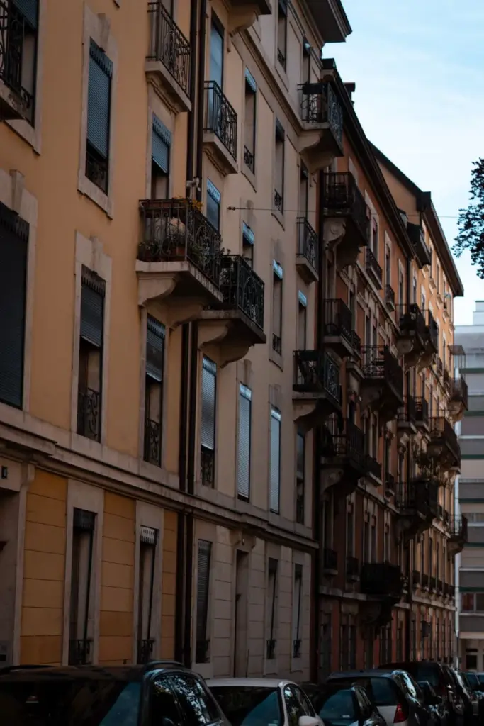 Charming street view of classic European architectural style in Suíça.
